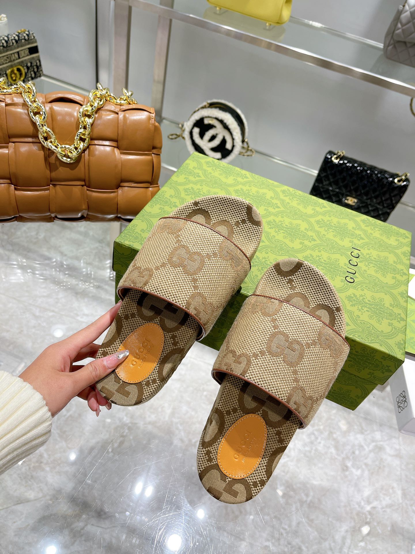 Gucci maxi GG Canvas Slides Camel Ebony