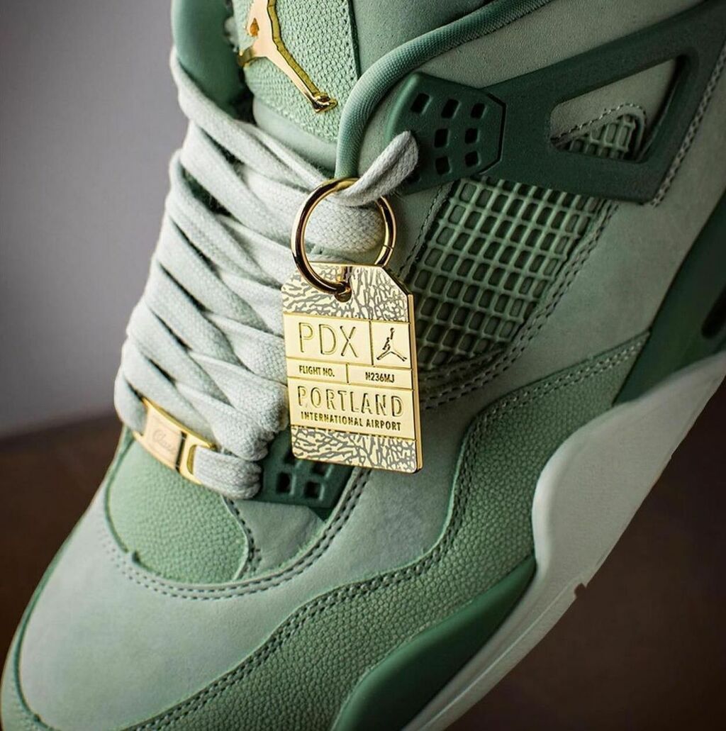 Air Jordan 4 "First Class"