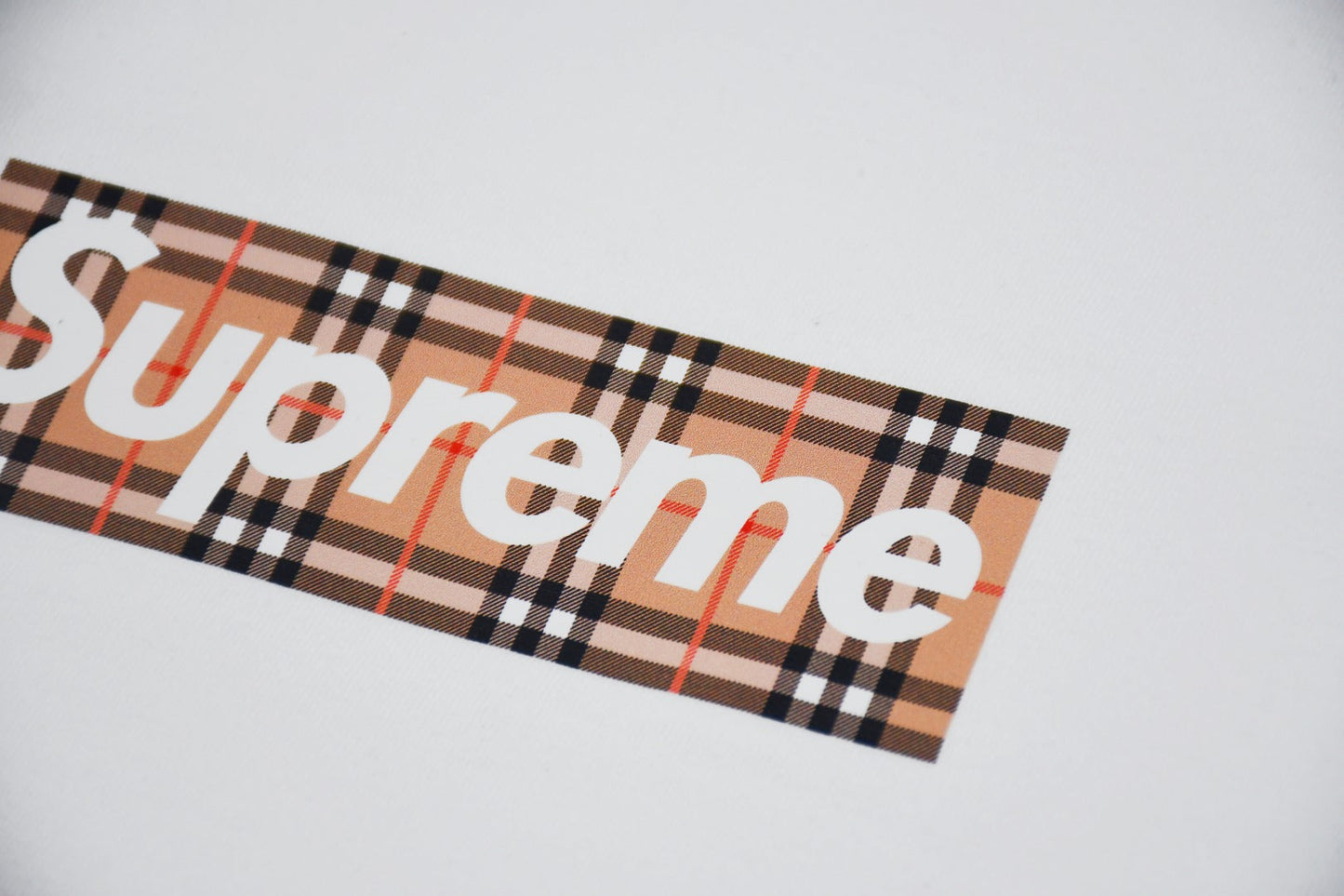 Camiseta Supreme X Burberry