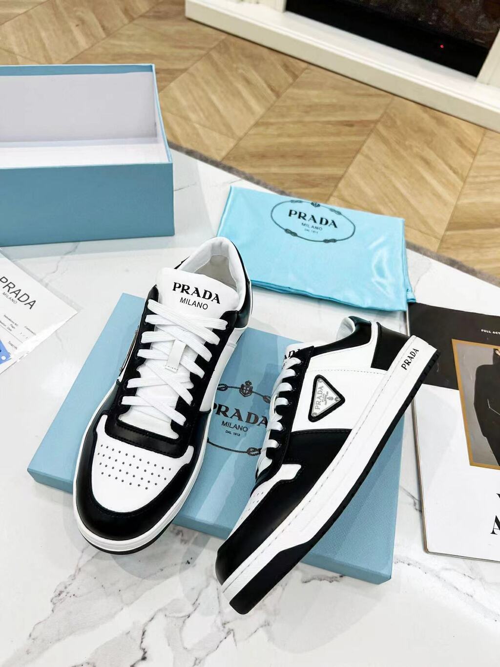 Prada Downtown Low Top Sneakers Leather White Black (Pronta entrega)