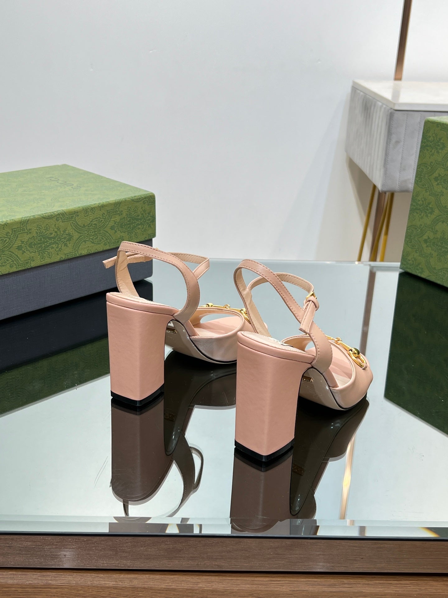 Gucci Sandal Pink Leather