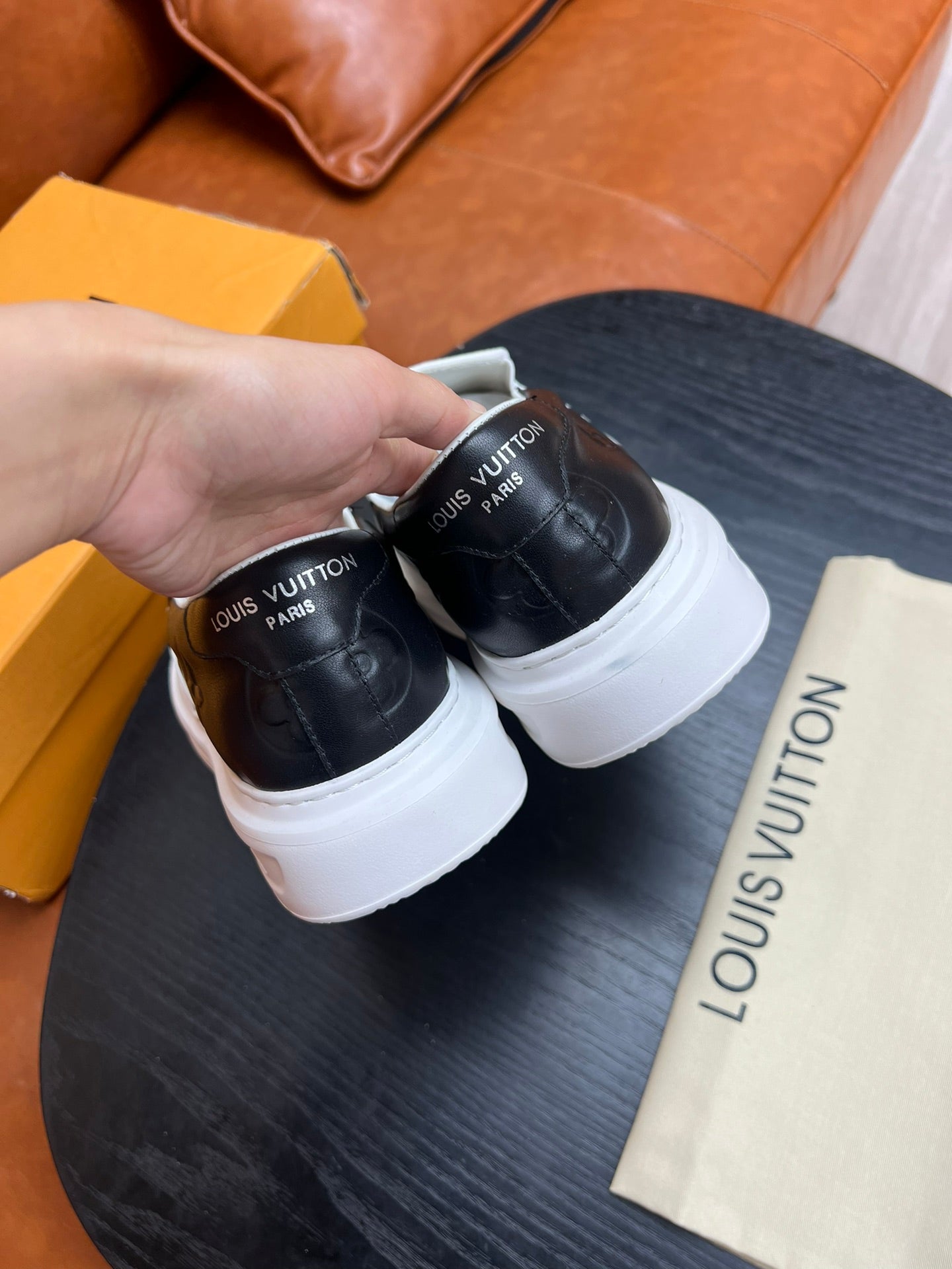 Lv Slip on Leather Black