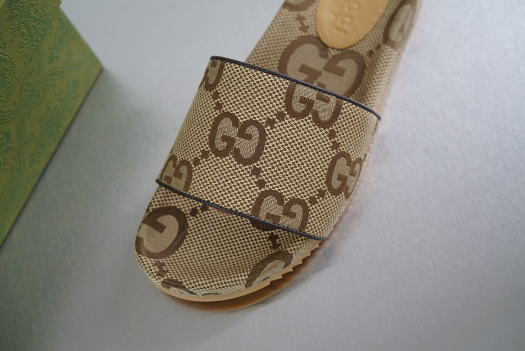 Gucci maxi GG canvas slide sandal (Pronta entrega)