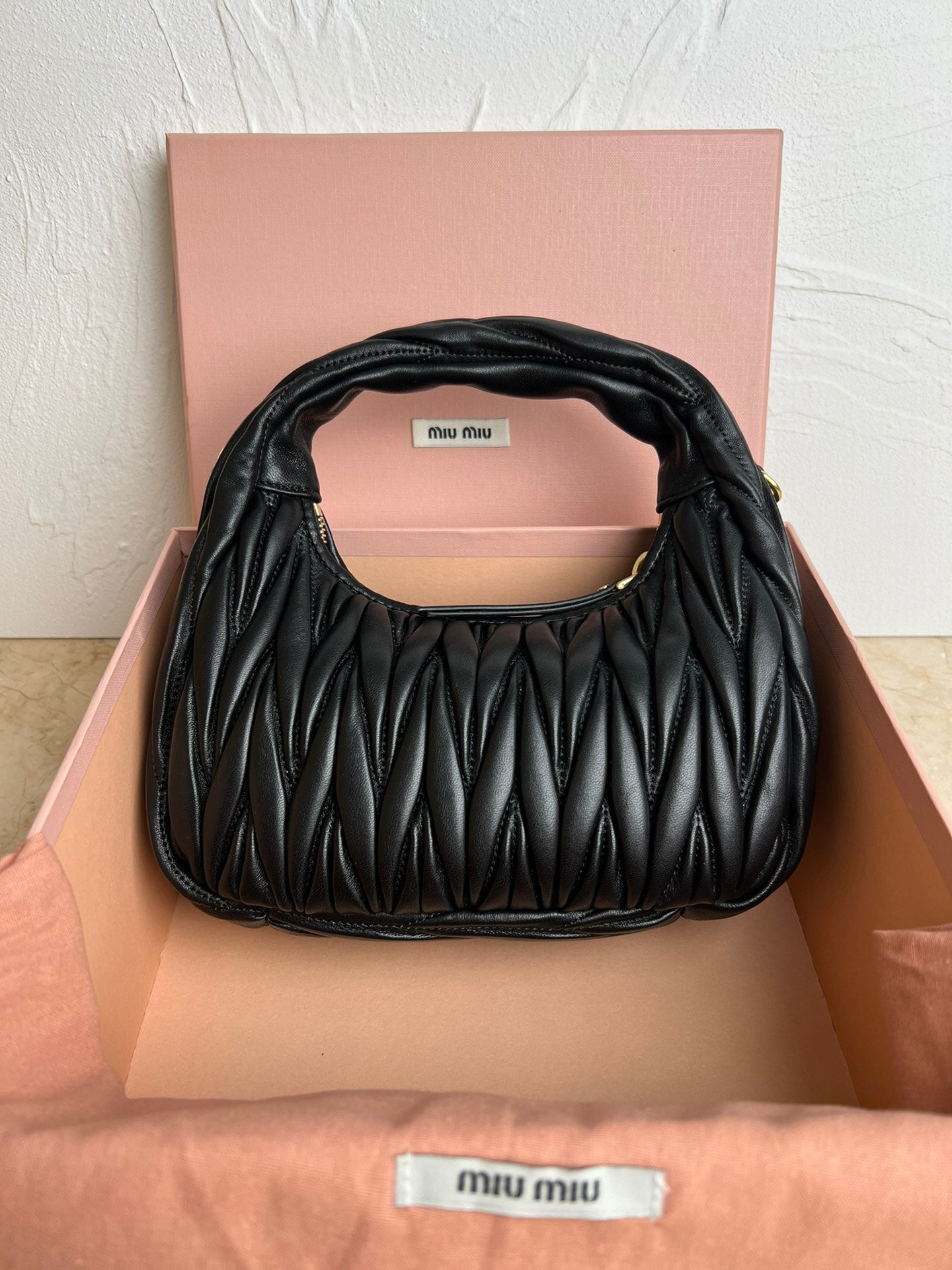 BOLSA Miu Miu Wander Matelasse Satin Mini Hobo Bag Black