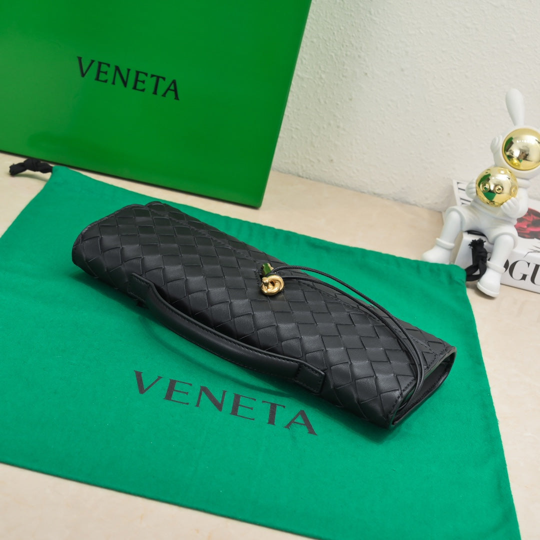 Andiamo Clutch Black Bottega Veneta