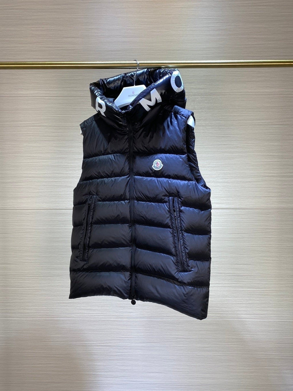 MONCLER SLEEVELESS - BOURNE WHITE \ BLACK