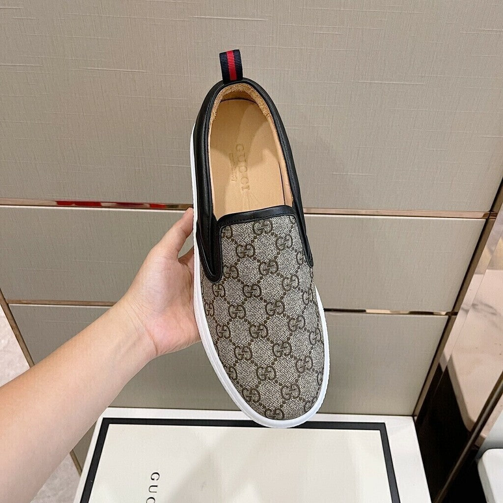 GUCCI GG Supreme Slip On