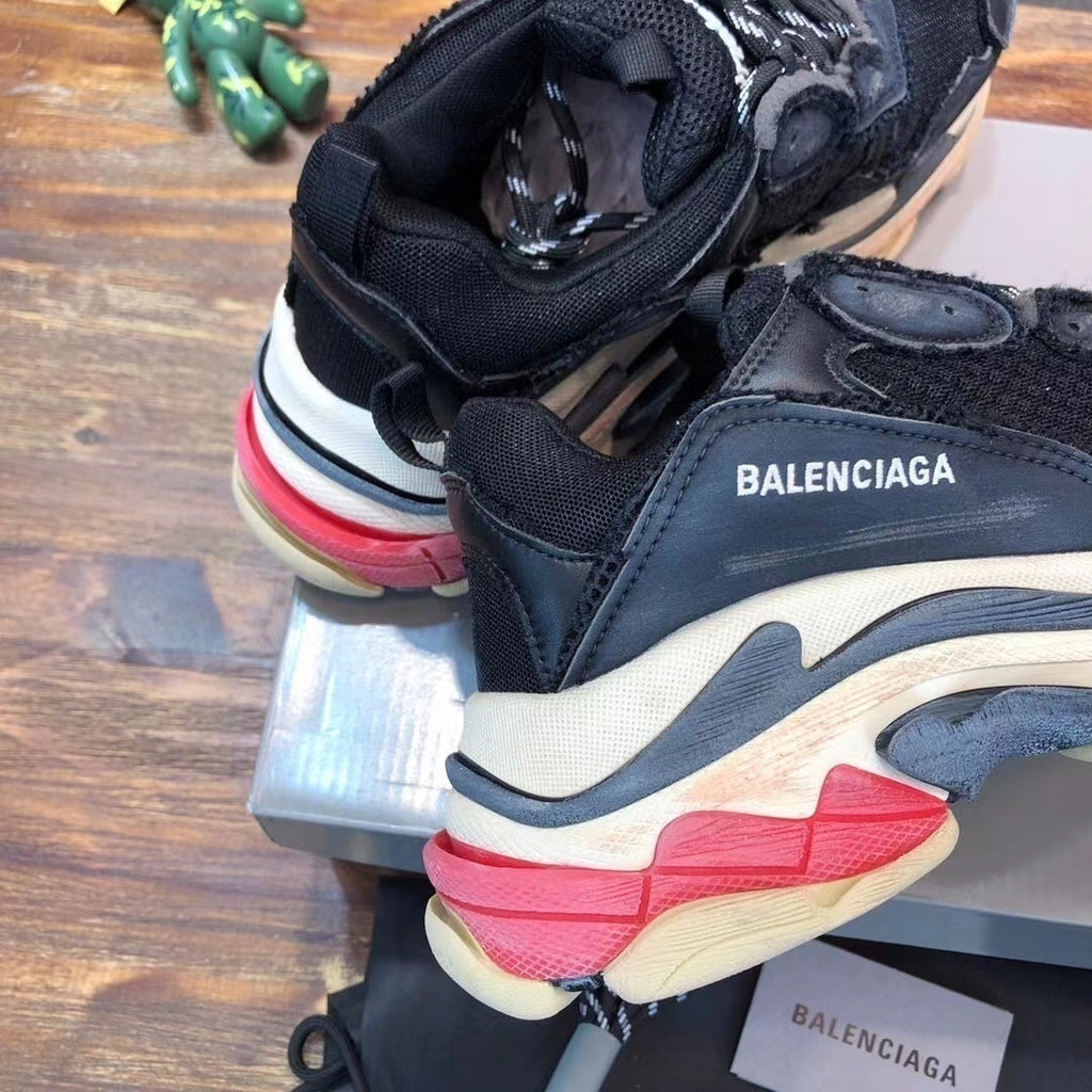 BALENCIAGA TRIPLE S