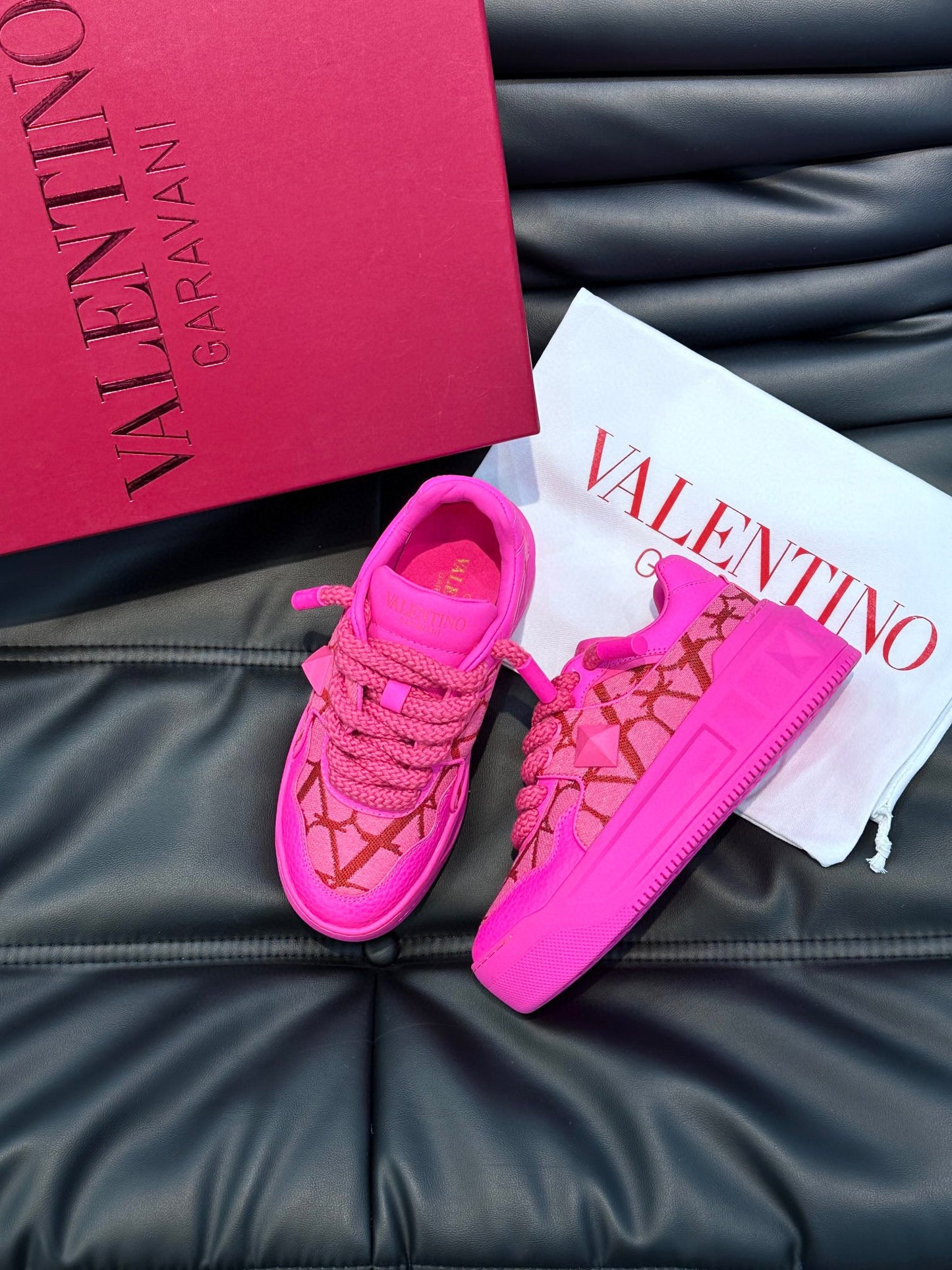 Valentino One Stud XL PINK