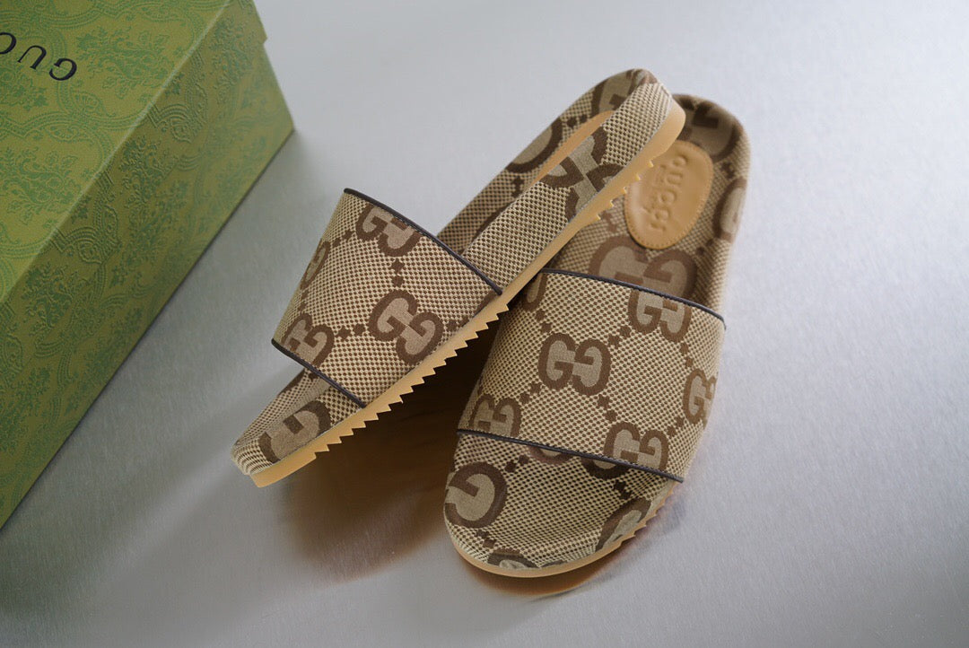 Gucci maxi GG canvas slide sandal (Pronta entrega)