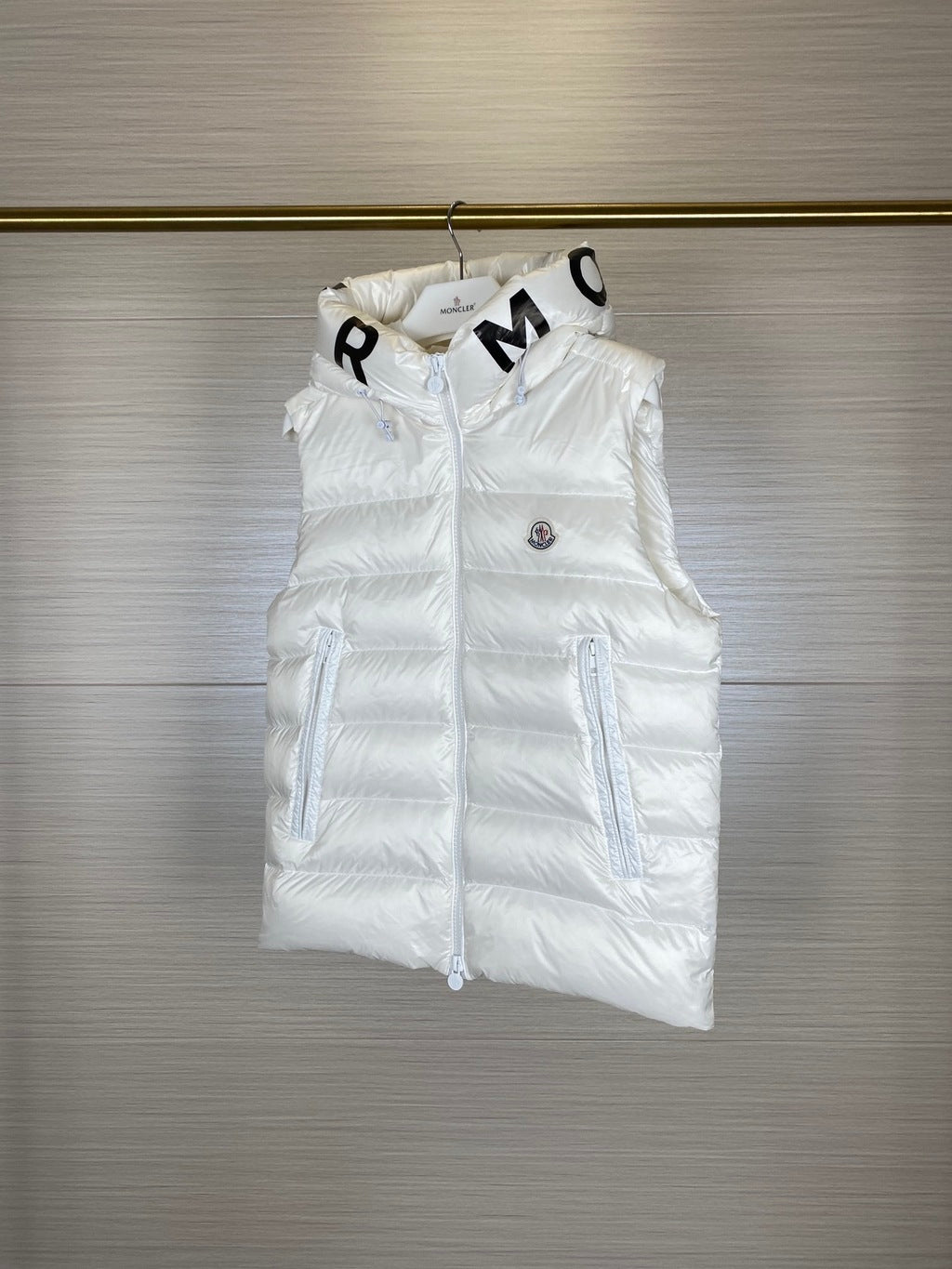 MONCLER SLEEVELESS - BOURNE WHITE \ BLACK