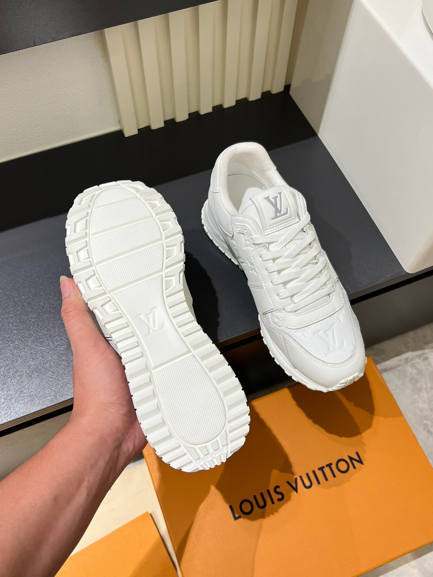 LOUIS VUITTON  Run Away White