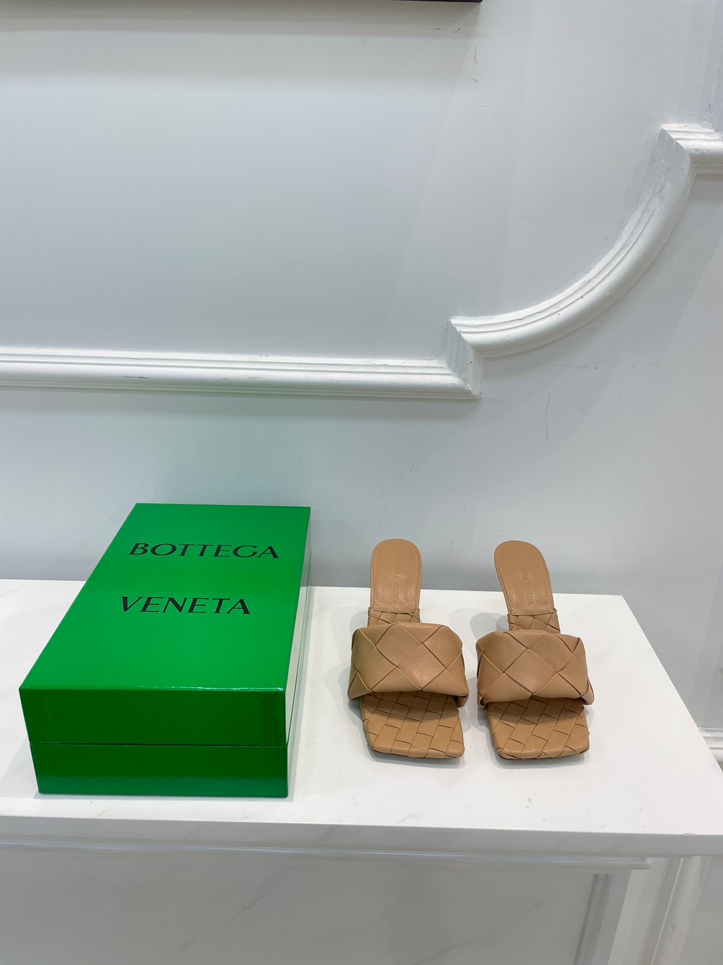 Sandália Bottega Veneta Mule Lido Begê