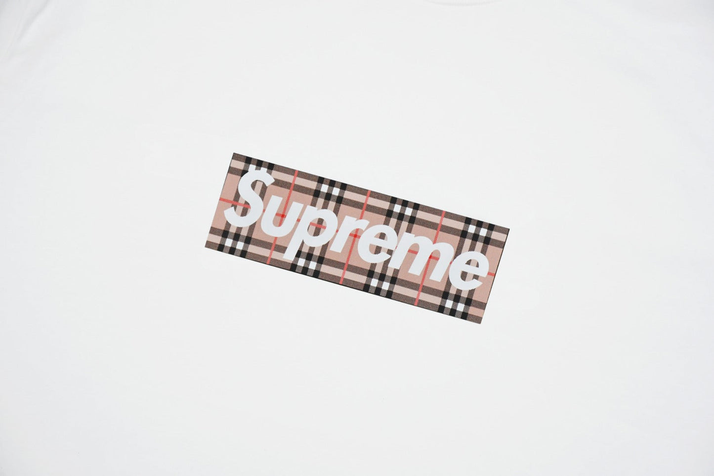 Camiseta Supreme X Burberry