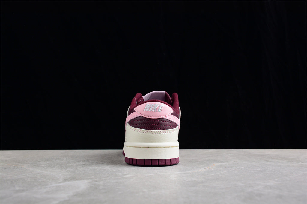 Dunk Low PRM "Valentine's Day 2023" Bordô