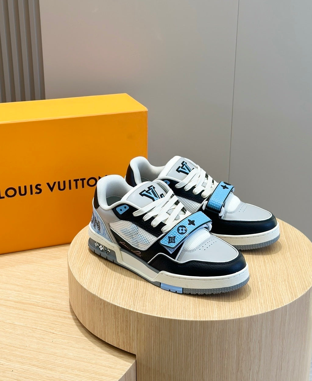 Louis Vuitton Trainer Velcro Blue White ( Pronta entrega )