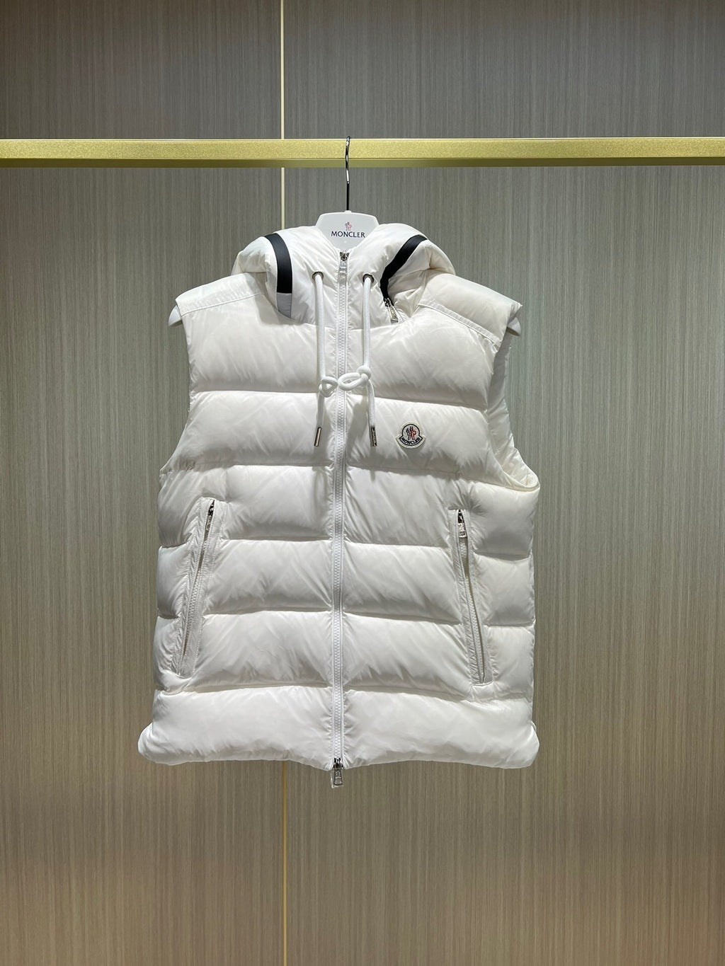 MONCLER SLEEVELESS - BOURNE WHITE \ BLACK