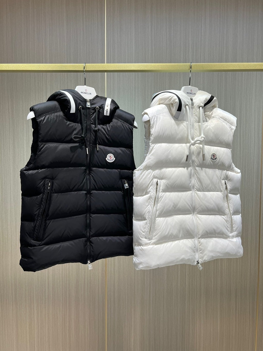 MONCLER SLEEVELESS - BOURNE WHITE \ BLACK