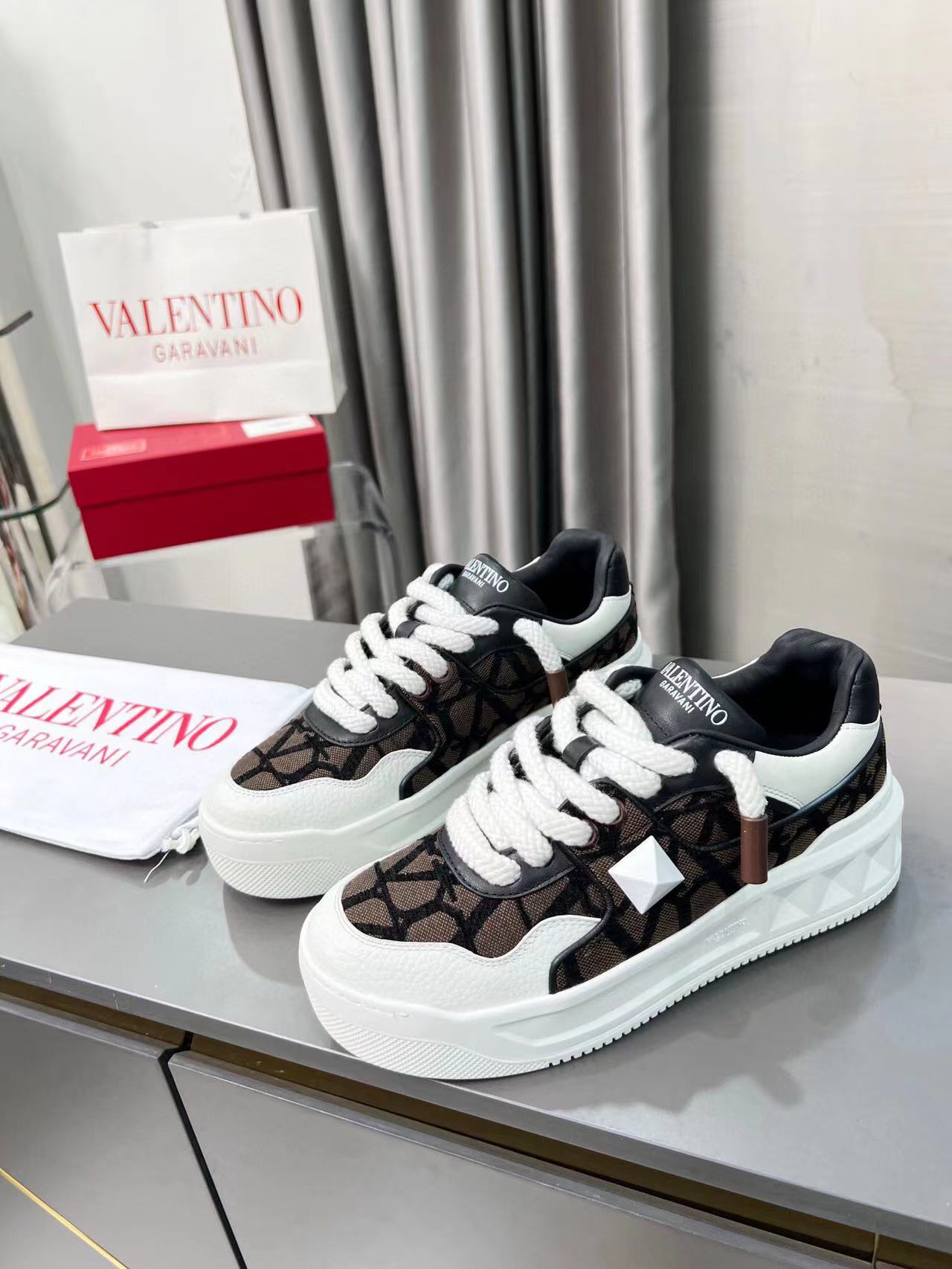 Valentino One Stud XL Brown