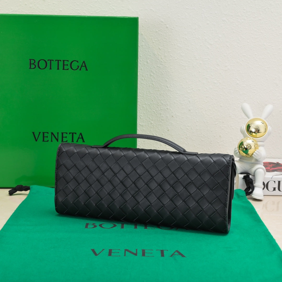 Andiamo Clutch Black Bottega Veneta