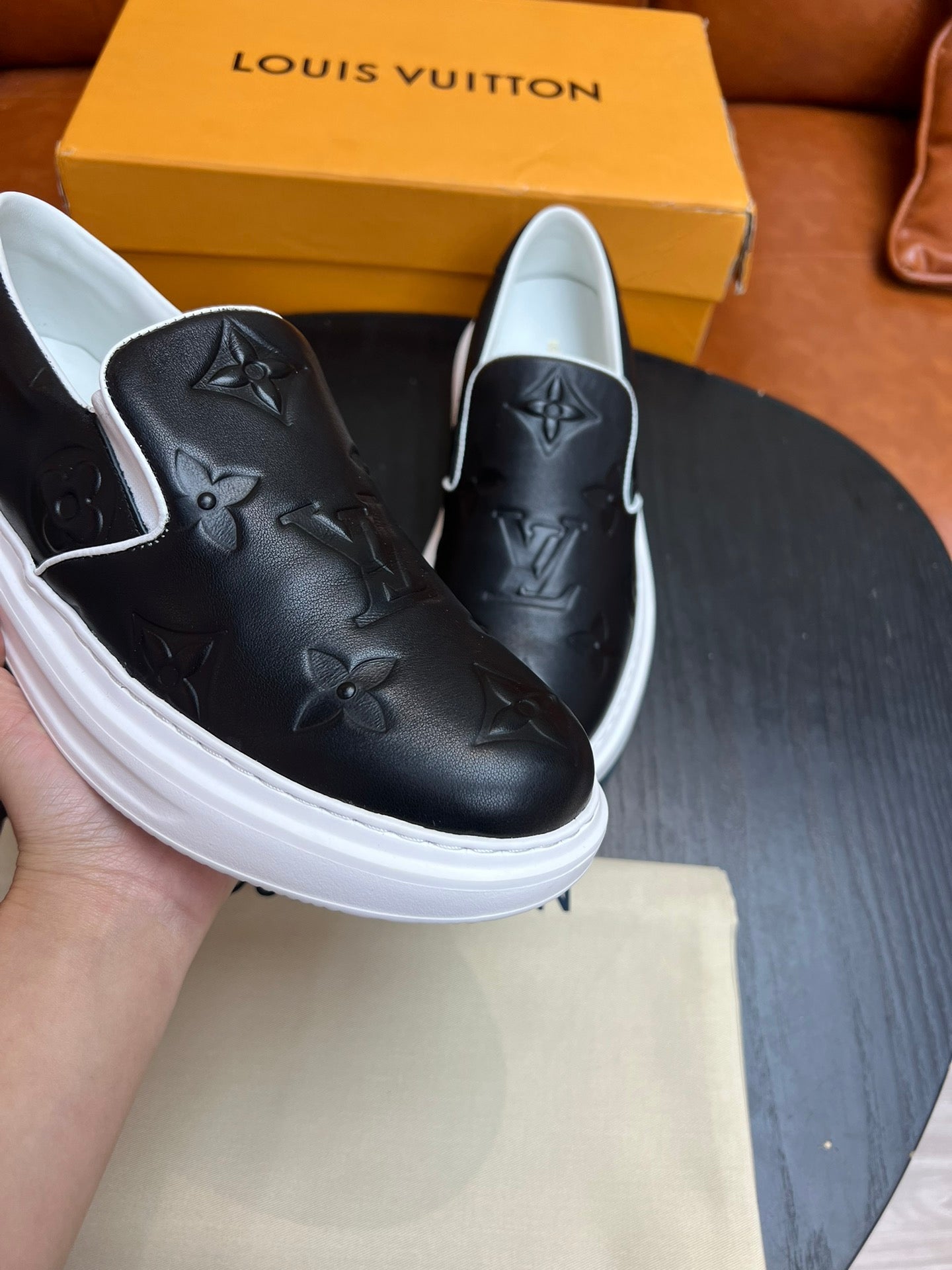 Lv Slip on Leather Black