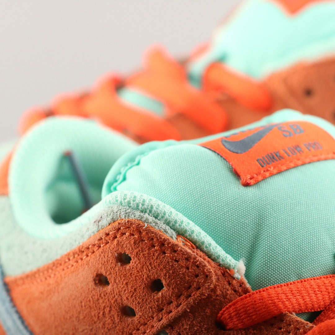 Nike SB Dunk Low Orange Emerald Rise DV5429-800