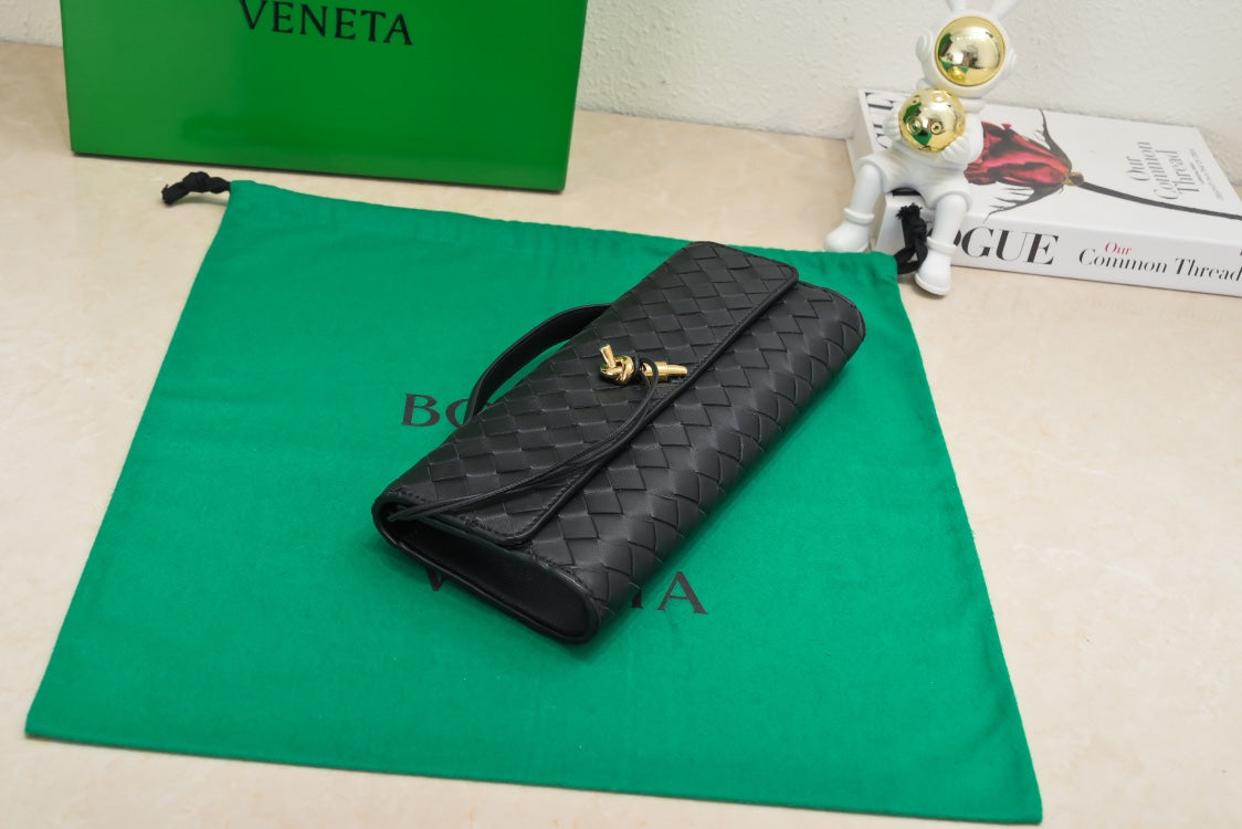 Andiamo Clutch Black Bottega Veneta