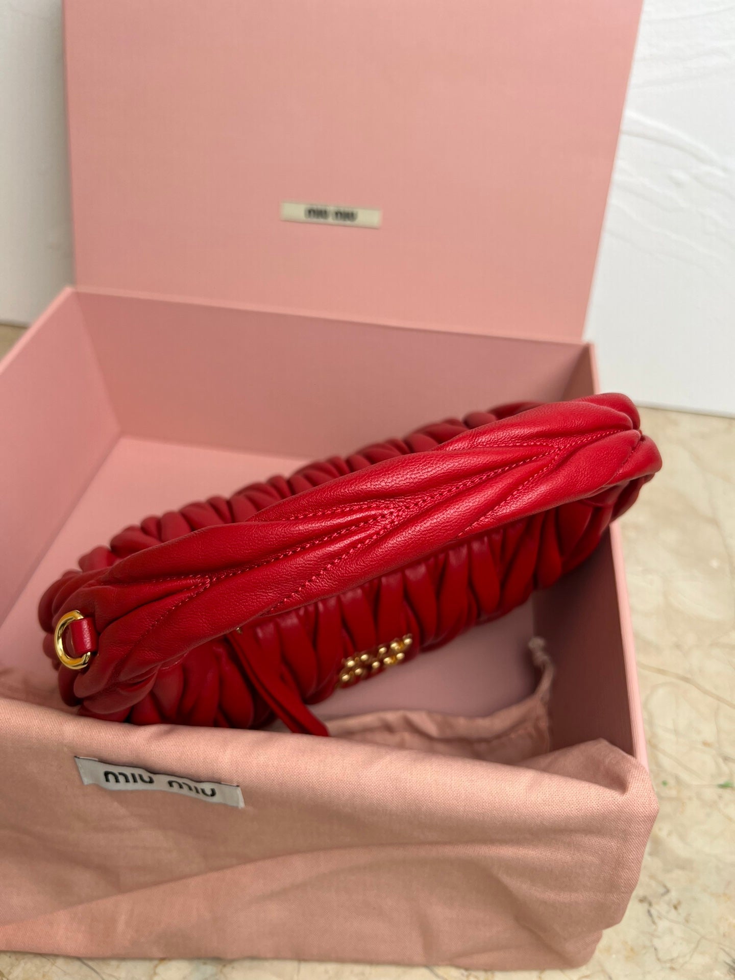 BOLSA Miu Miu Wander Matelasse Satin Mini Hobo Bag Red