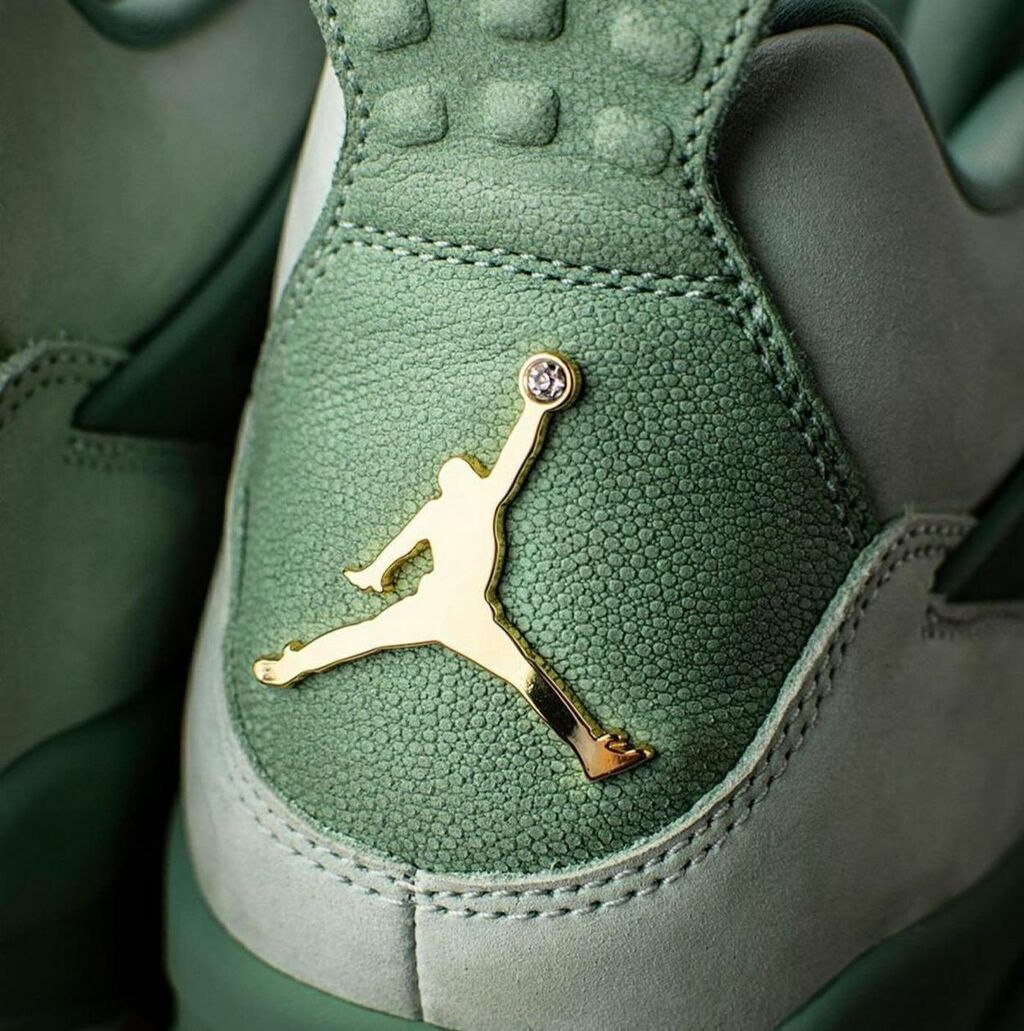 Air Jordan 4 "First Class"