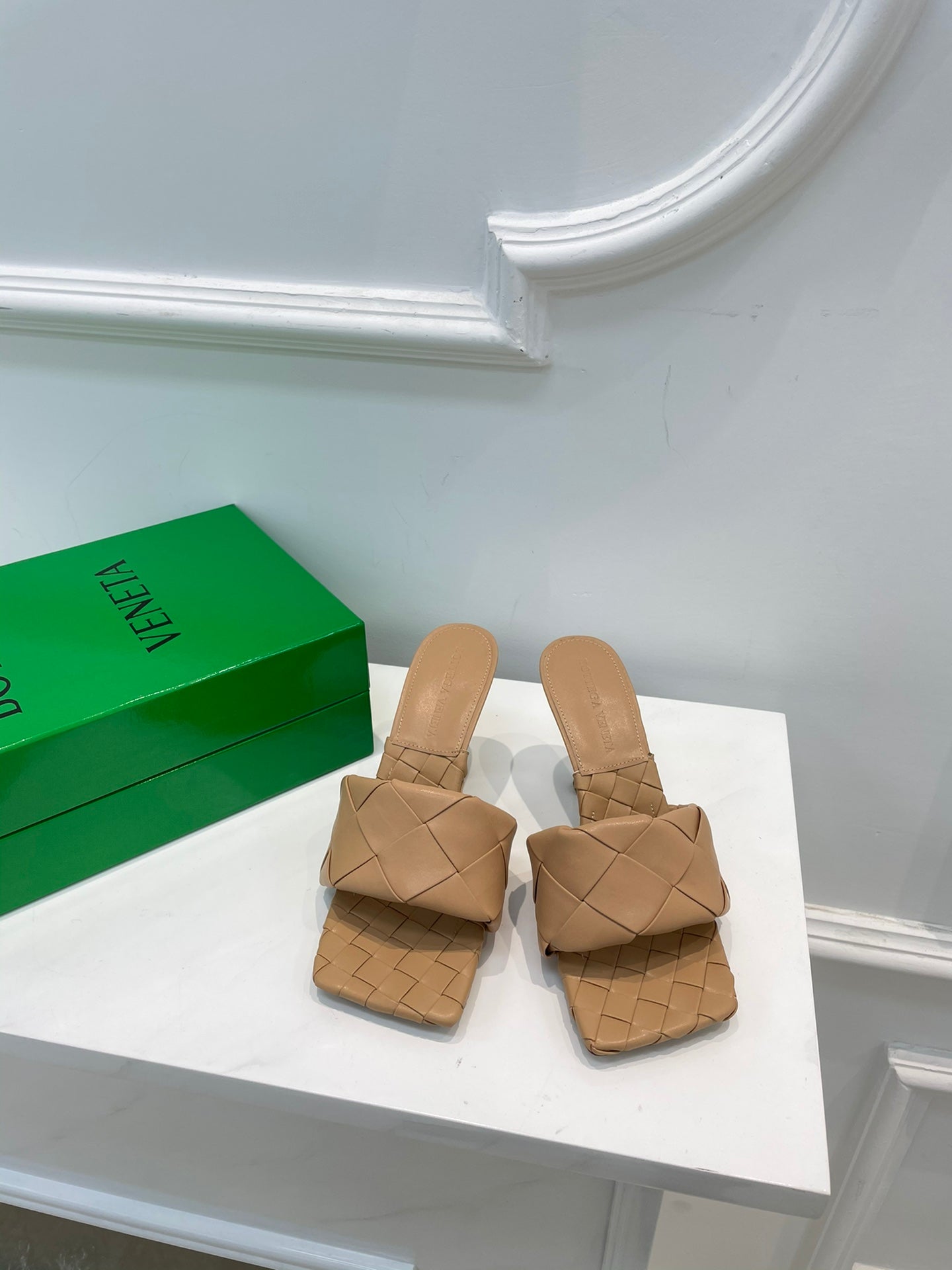 Sandália Bottega Veneta Mule Lido Begê