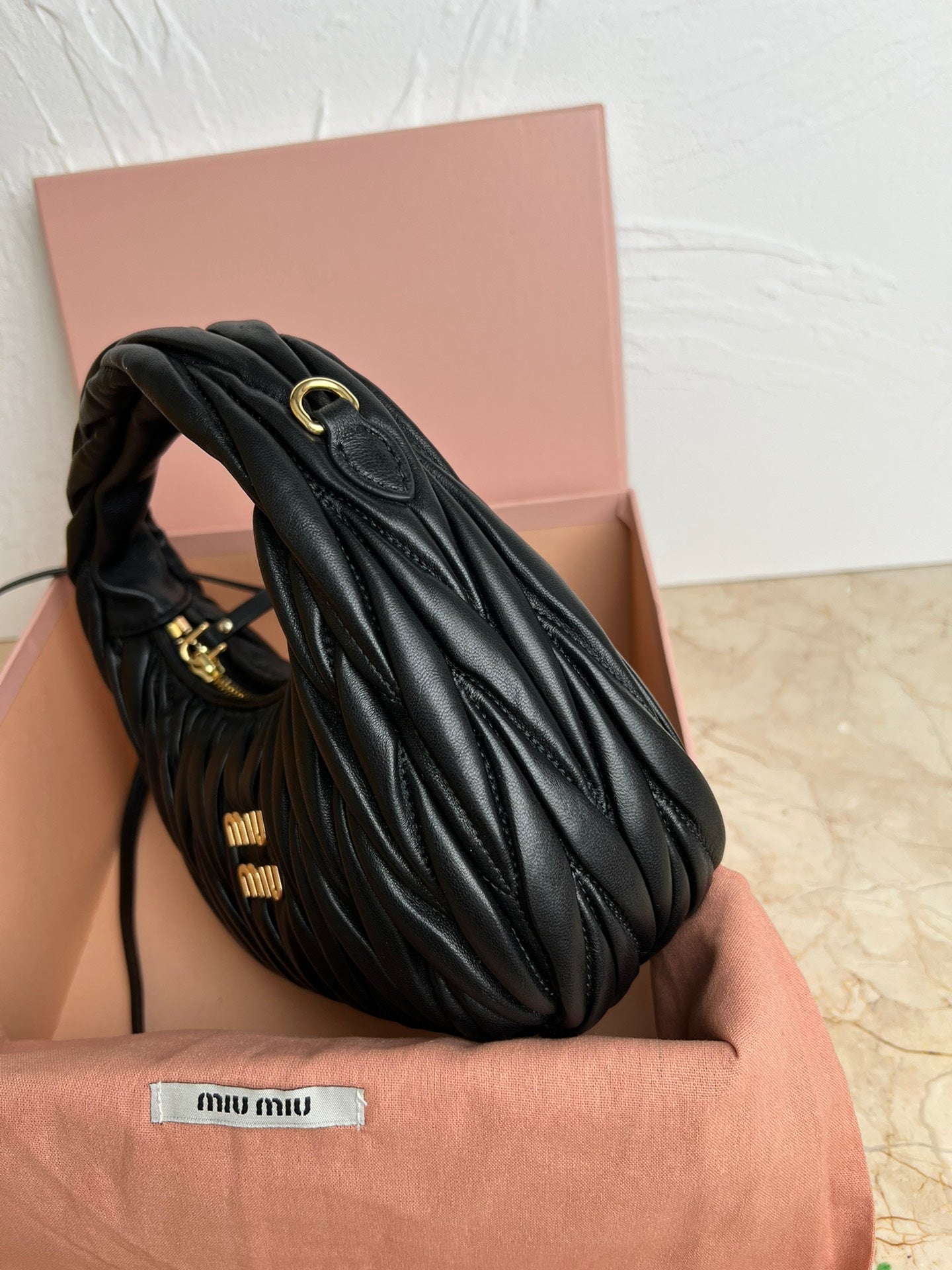 BOLSA Miu Miu Wander Matelasse Satin Mini Hobo Bag Black