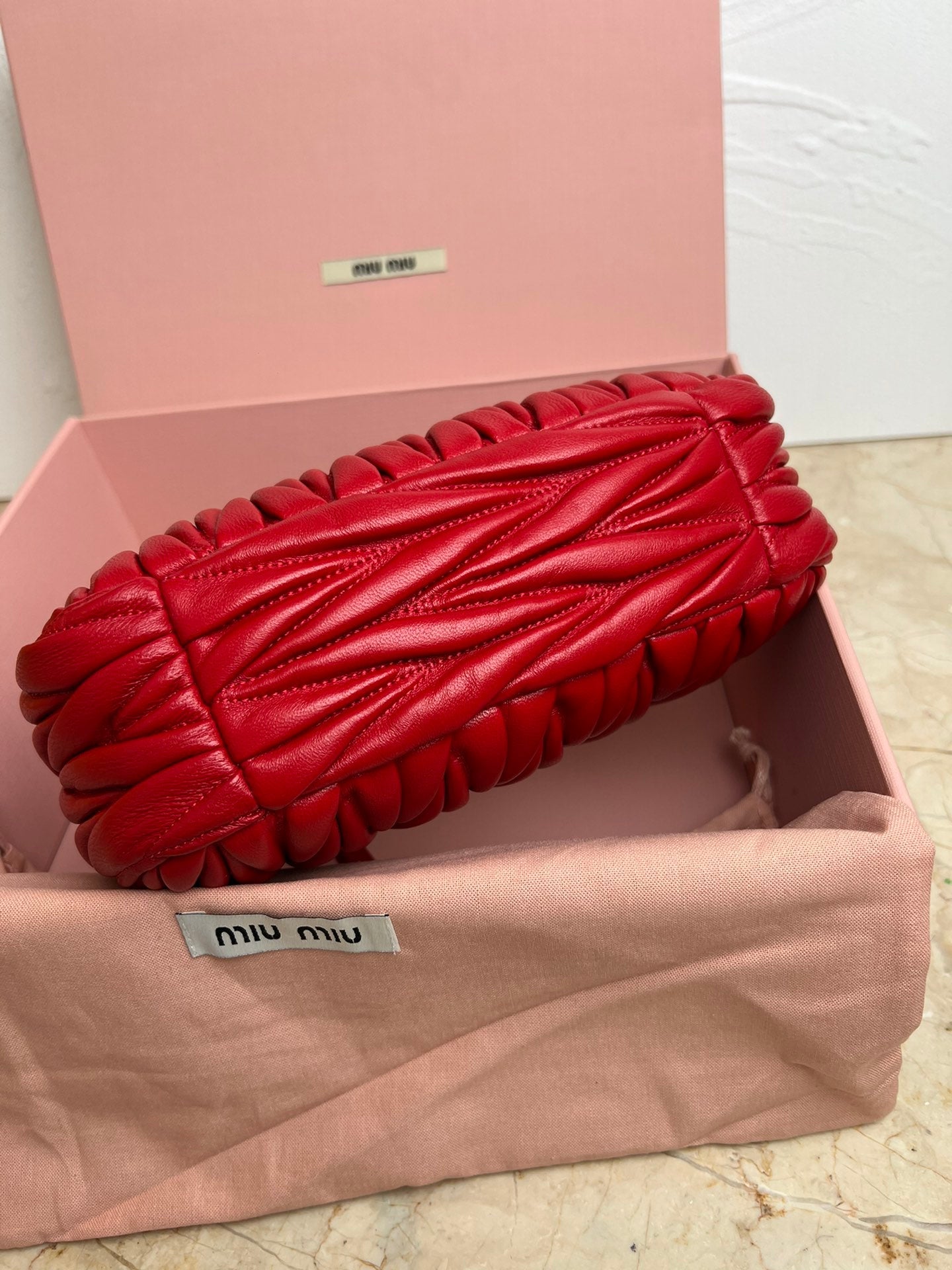 BOLSA Miu Miu Wander Matelasse Satin Mini Hobo Bag Red