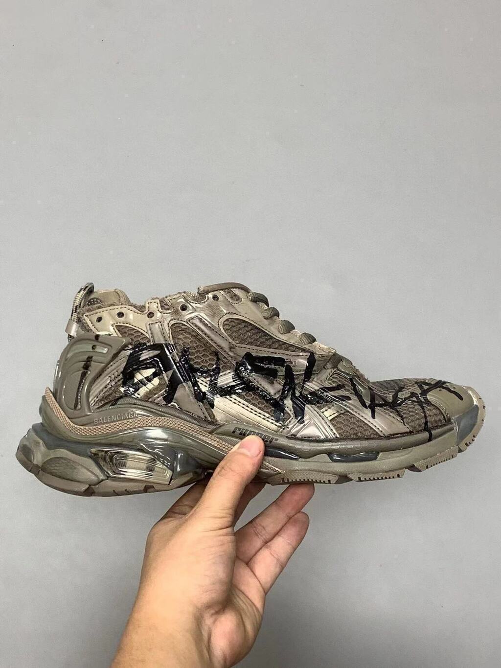 Balenciaga Runner Grafitti Sneakers (Pronta entrega)