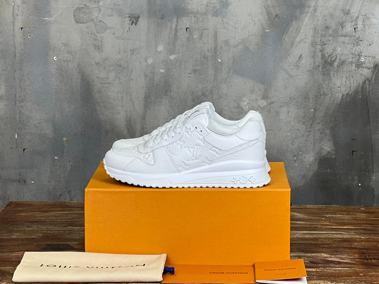 LOUIS VUITTON  Run Away White