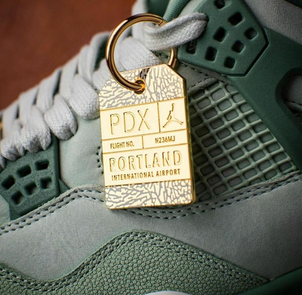 Air Jordan 4 "First Class"