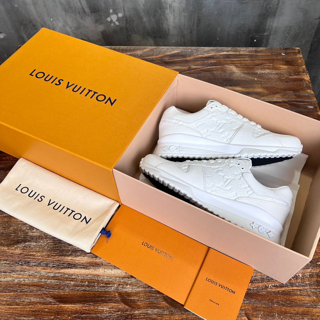 LOUIS VUITTON  Run Away White