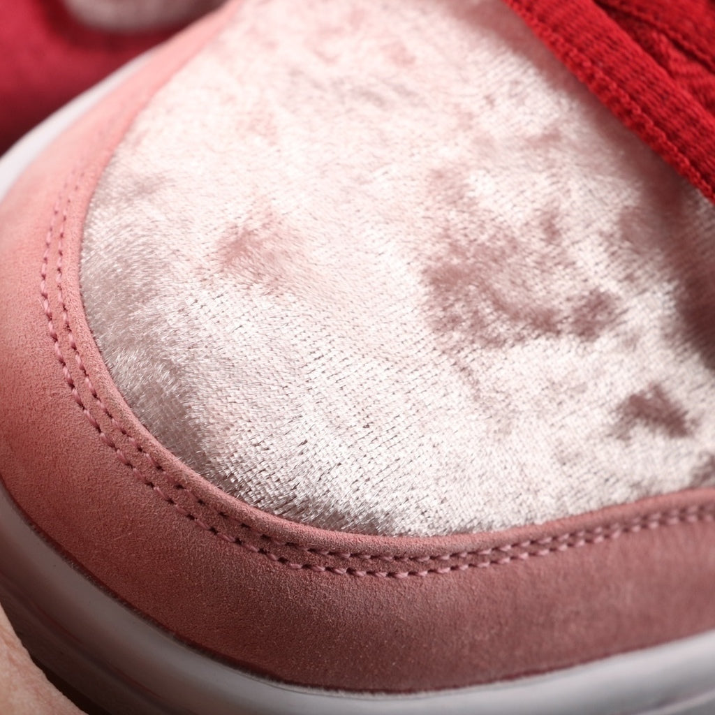 NIKE StrangeLove x Dunk Low SB 'Valentine's Day'