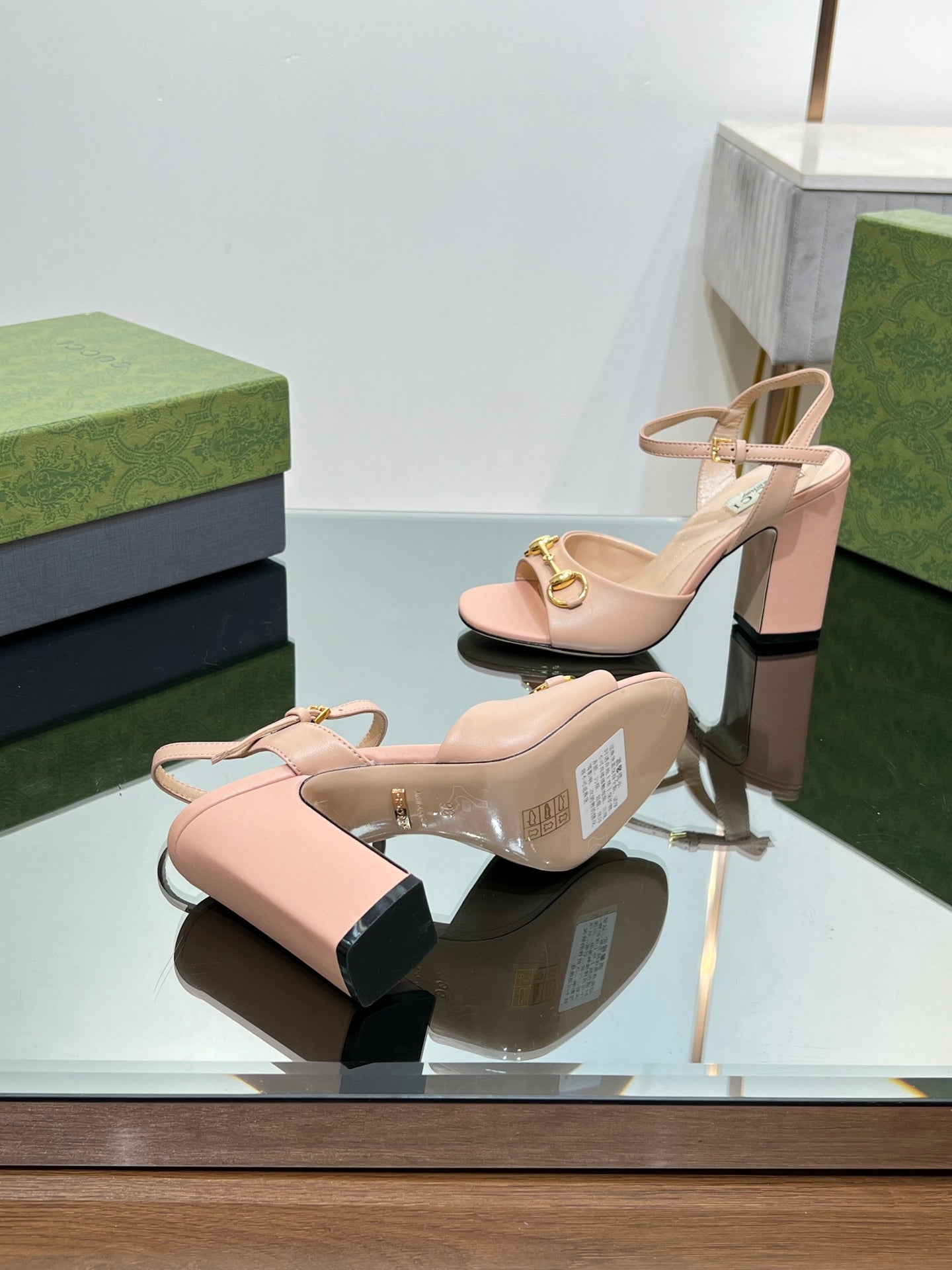 Gucci Sandal Pink Leather