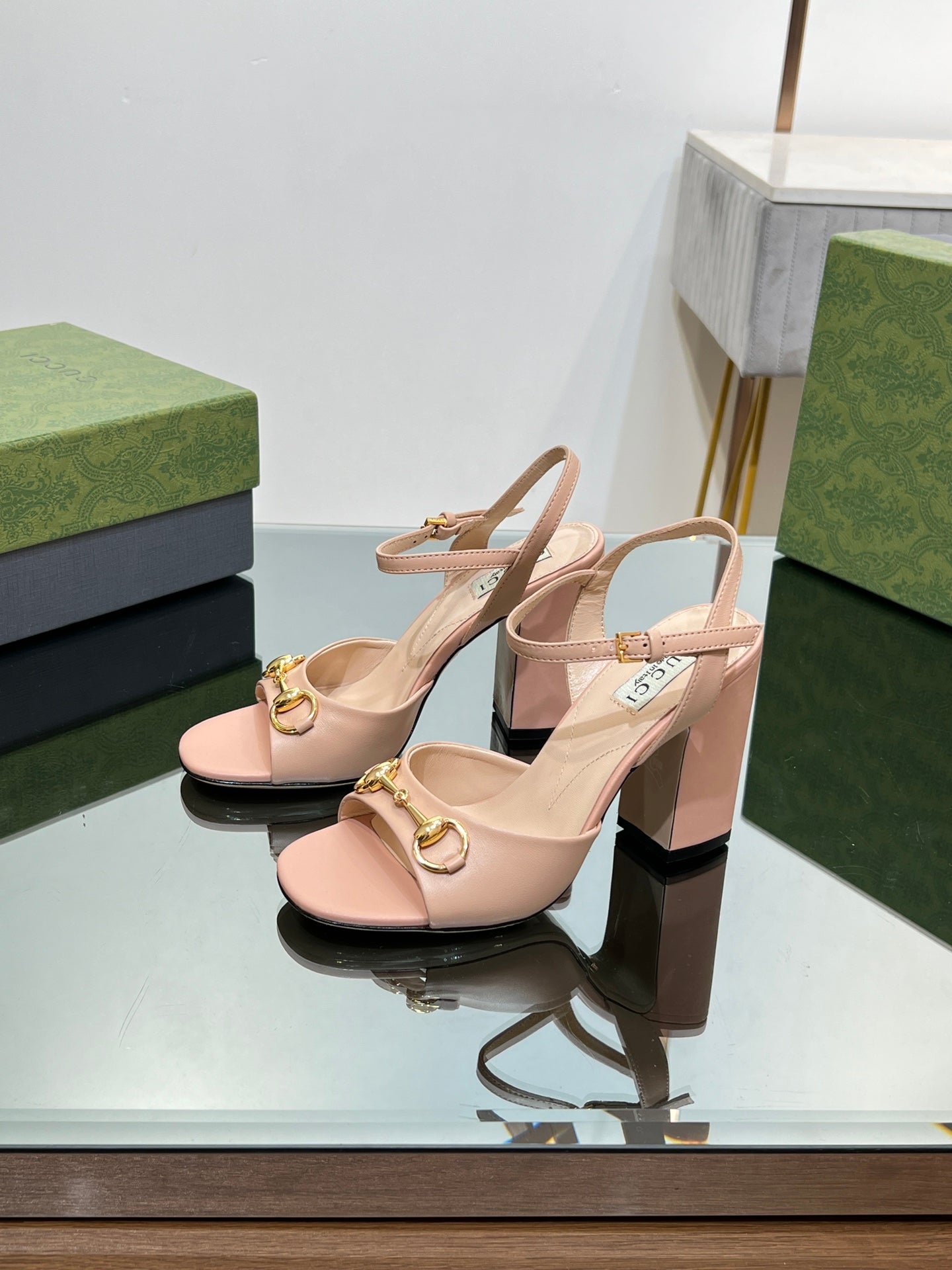 Gucci Sandal Pink Leather