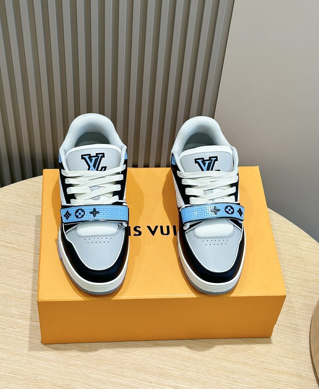 Louis Vuitton Trainer Velcro Blue White ( Pronta entrega )