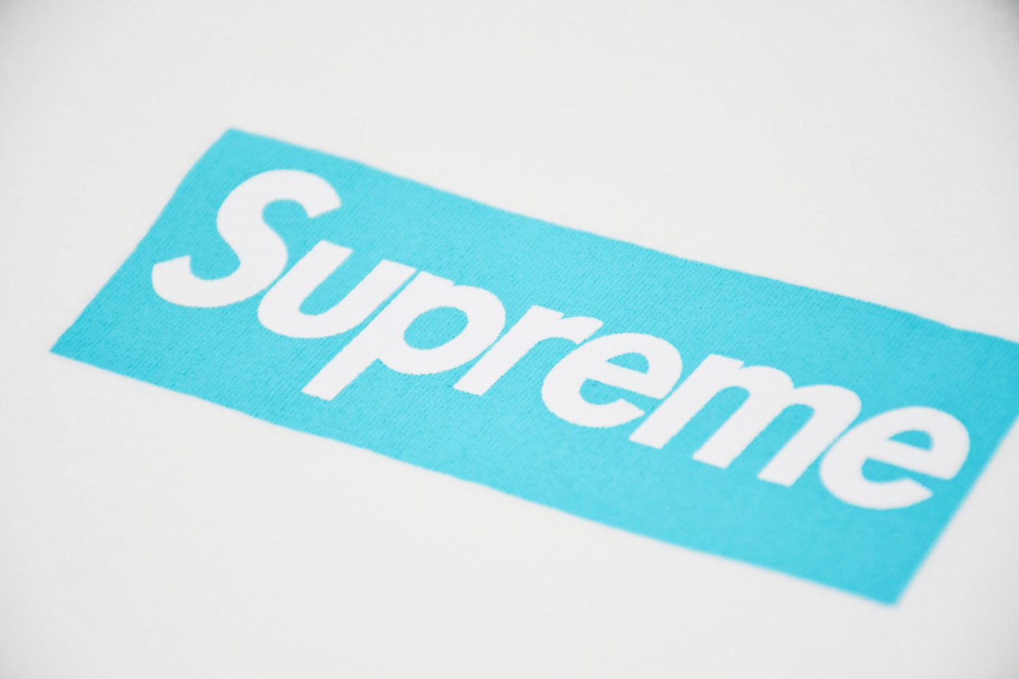 Camiseta Supreme X Tiffany