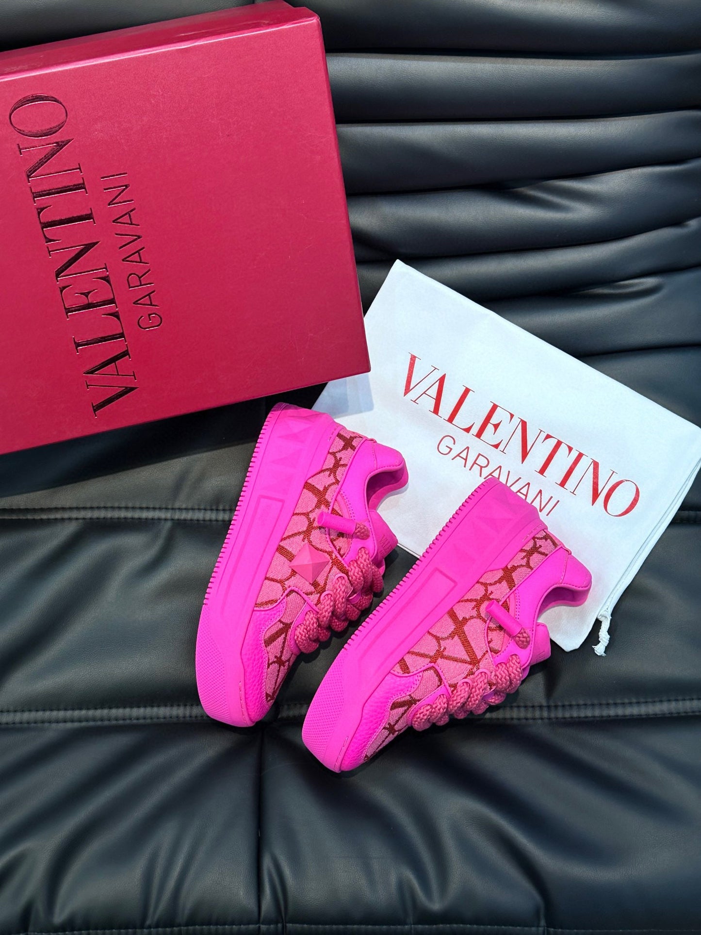 Valentino One Stud XL PINK