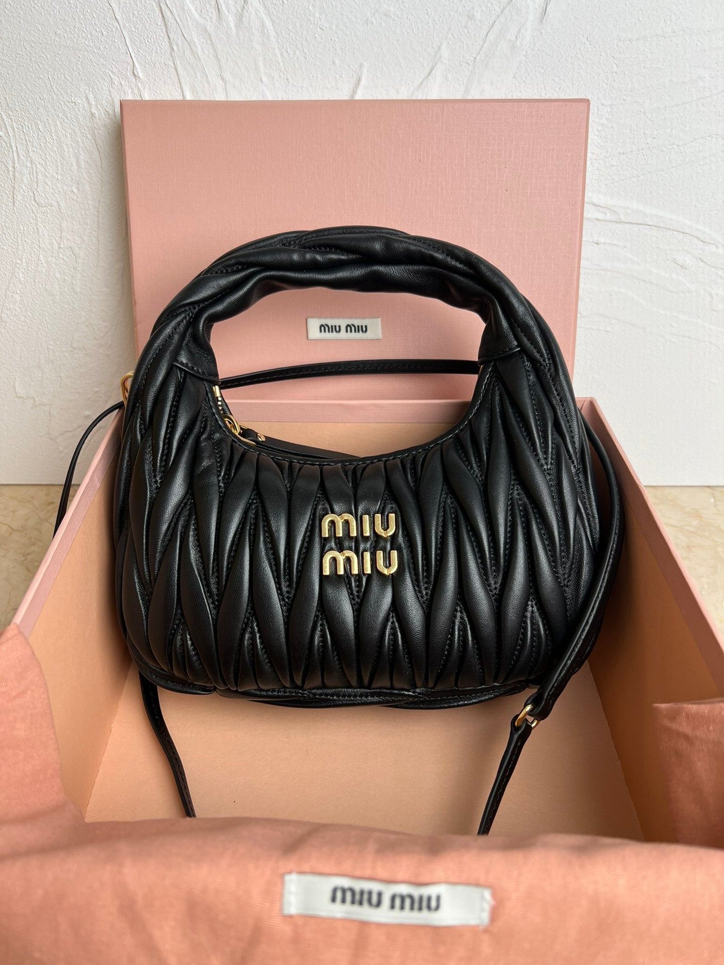 BOLSA Miu Miu Wander Matelasse Satin Mini Hobo Bag Black