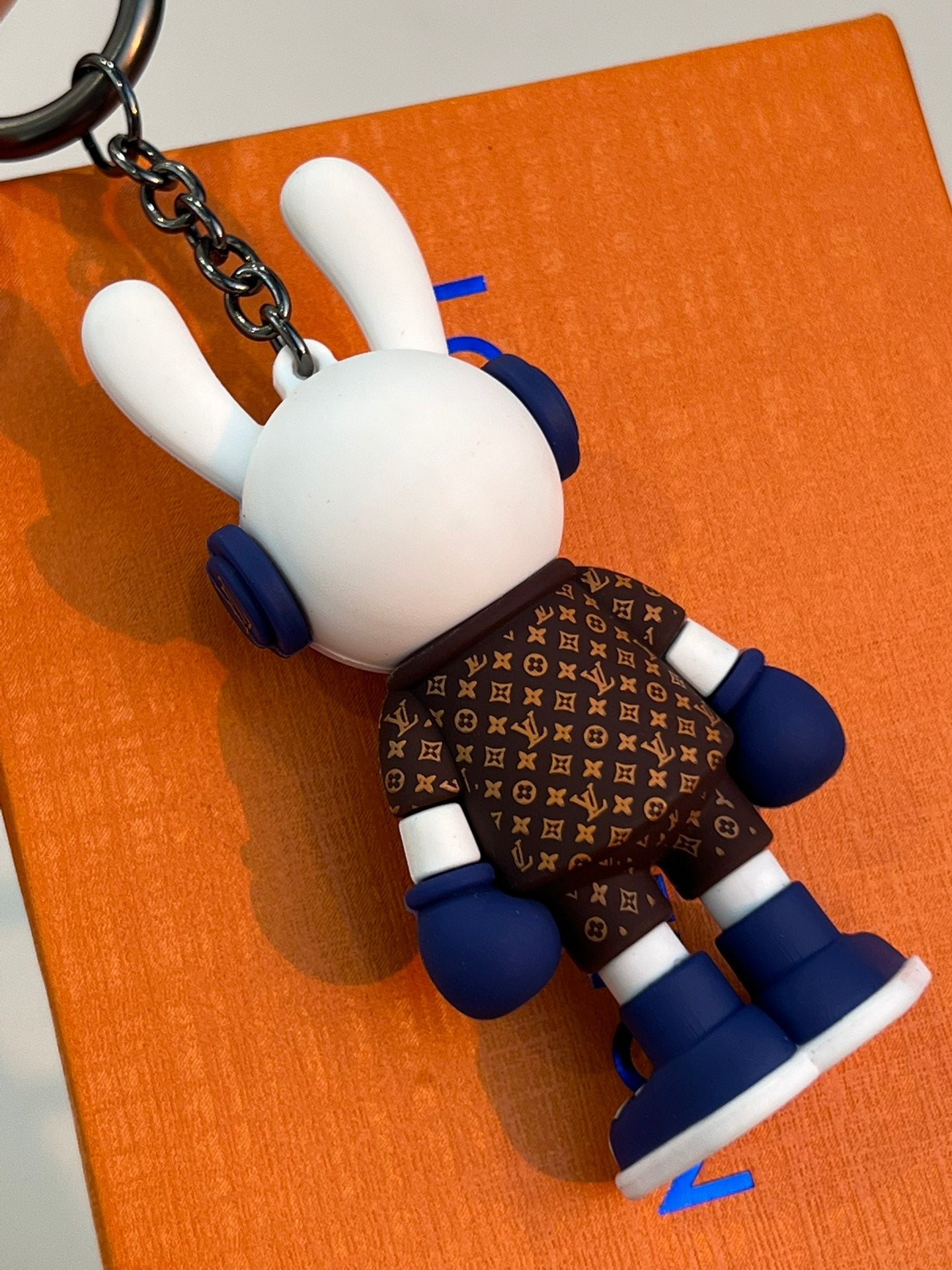 Chaveiro Bag Charm Lv White Rabbit Key Chain