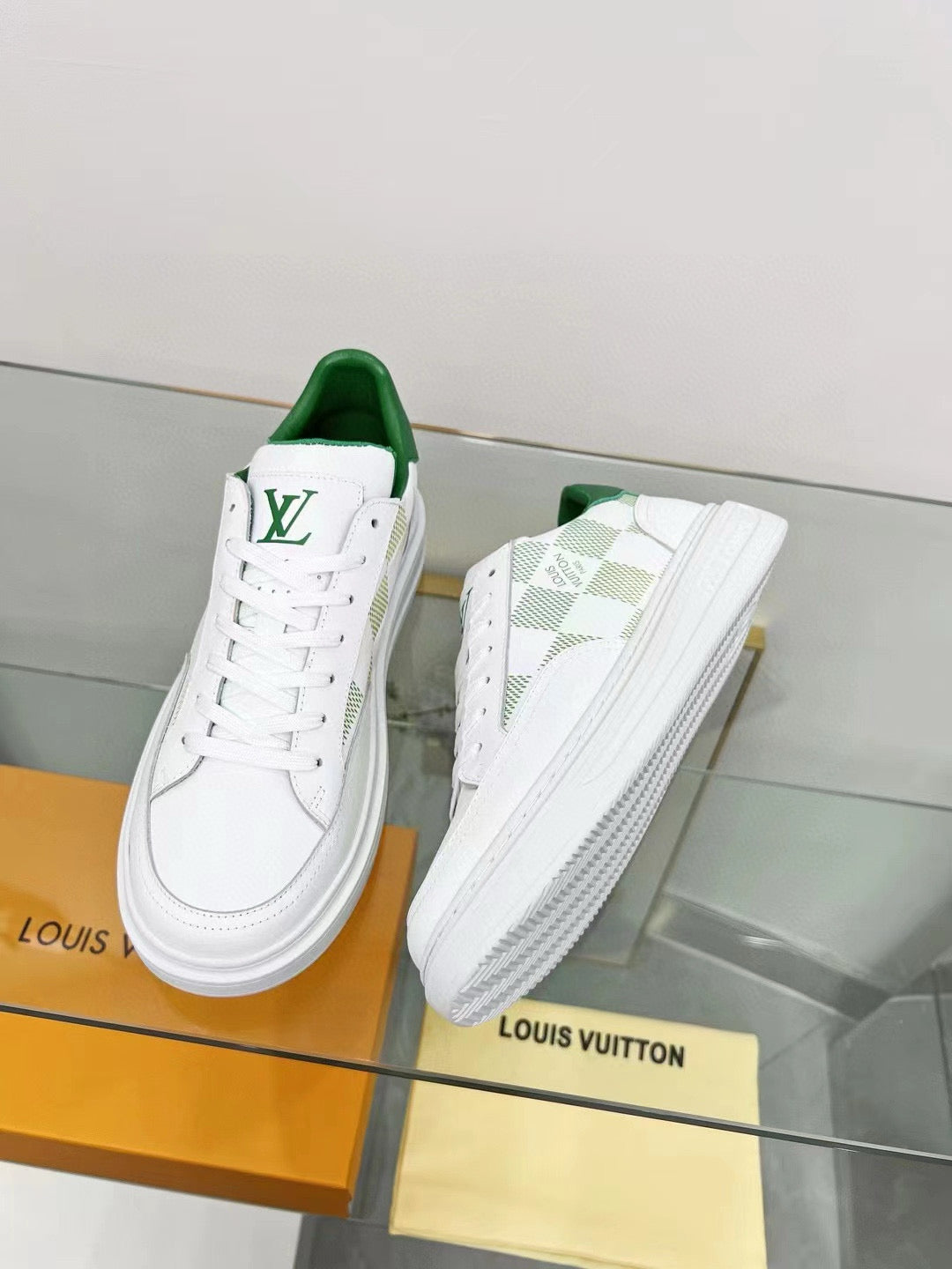 Beverly Hills Louis vuitton