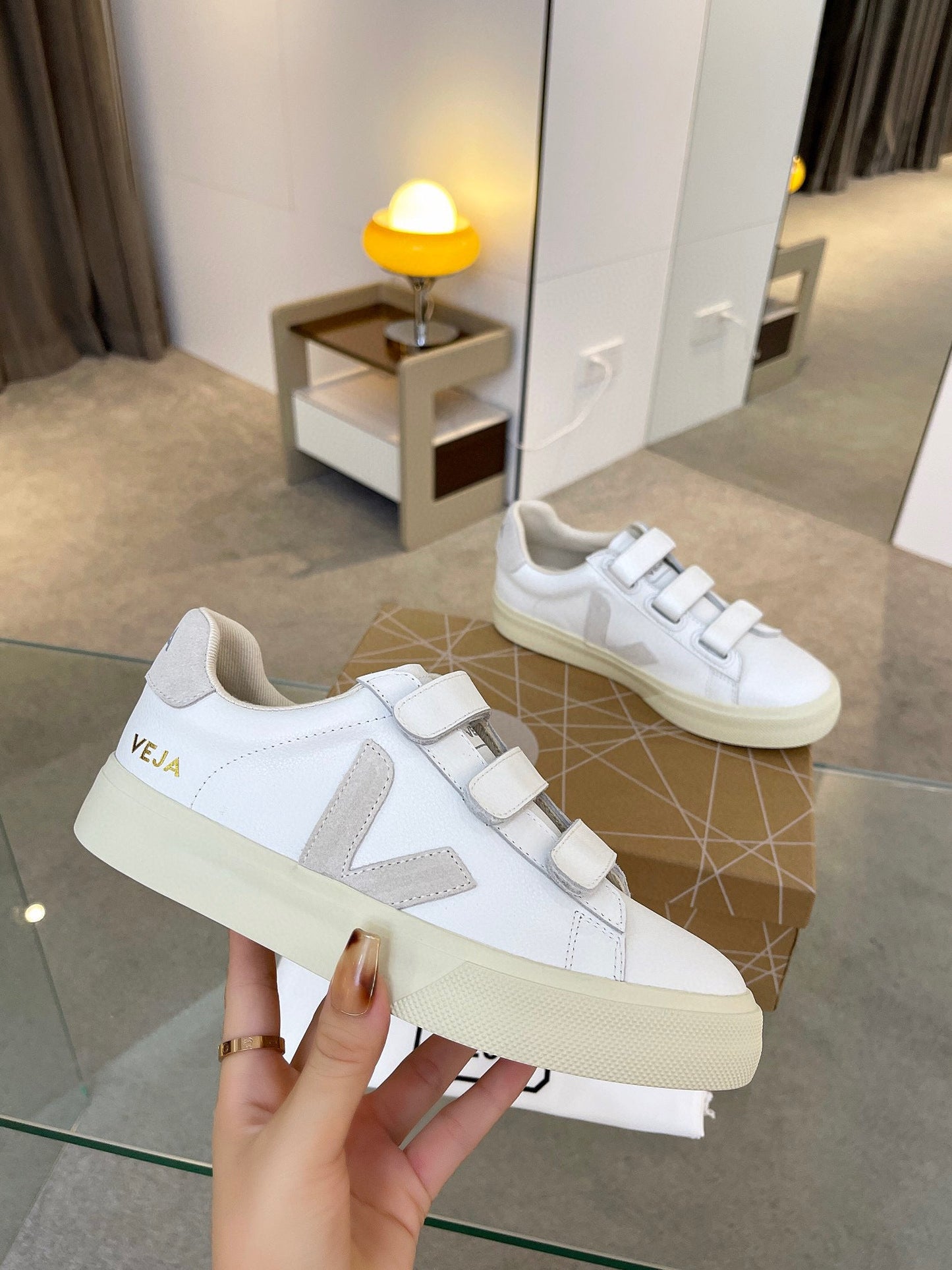 Veja Esplar Leather Cream White