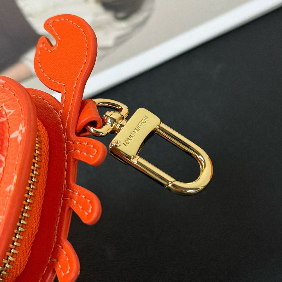 Chaveiro Bag Charm LV Crab Orange