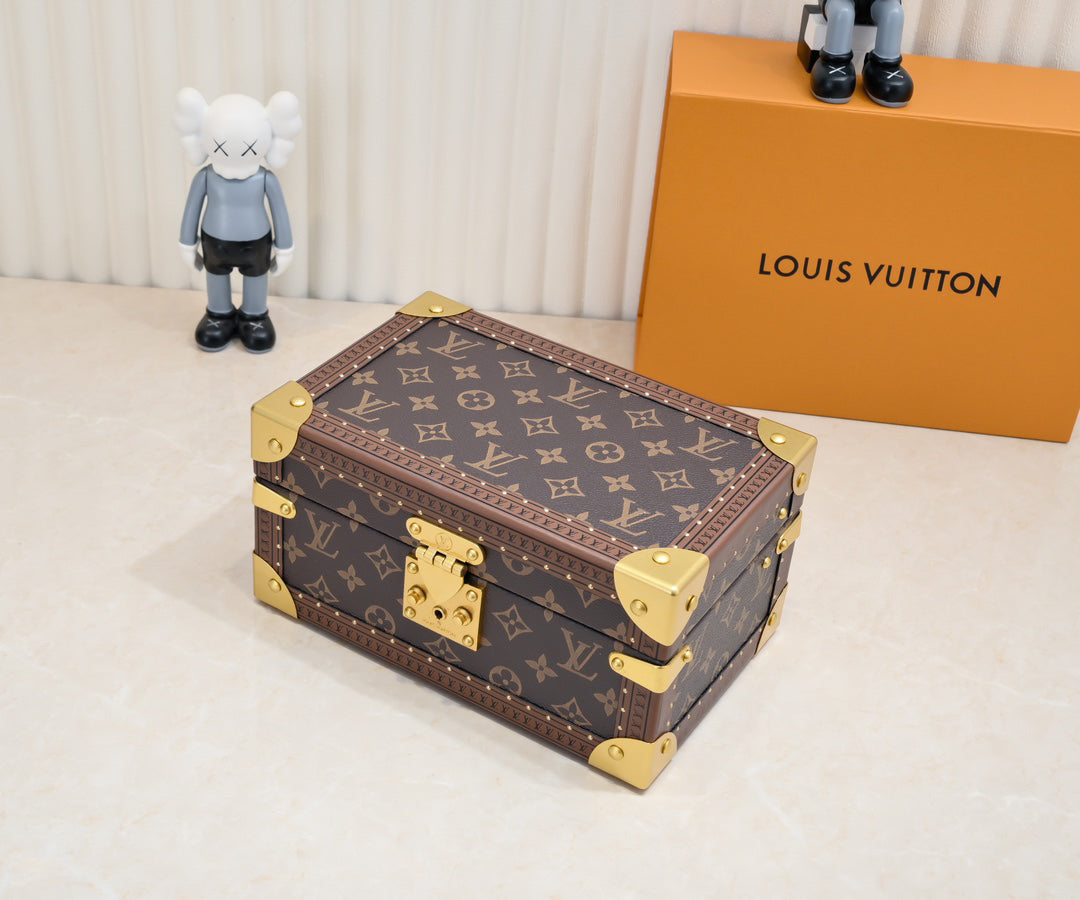 LV Trunk Monogram