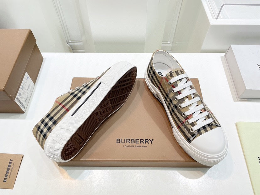 Tênis Burberry Vintage Low