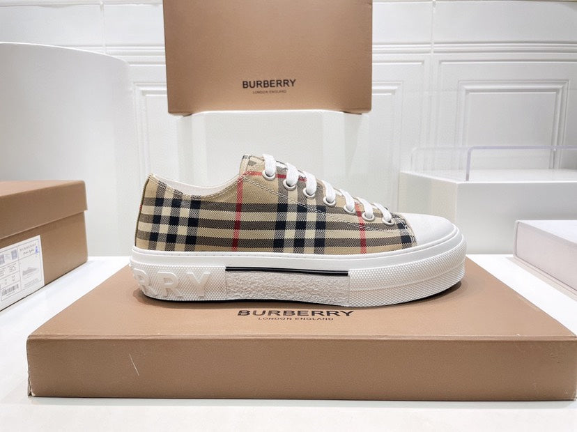 Tênis Burberry Vintage Low